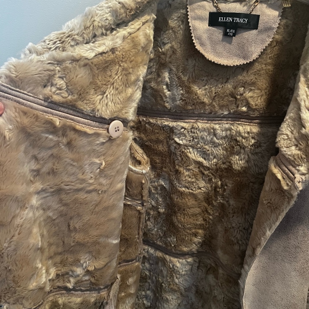 Ellen Tracy Cream and Tan Teddy Jacket with Plush Collar - Picture 4 of 8